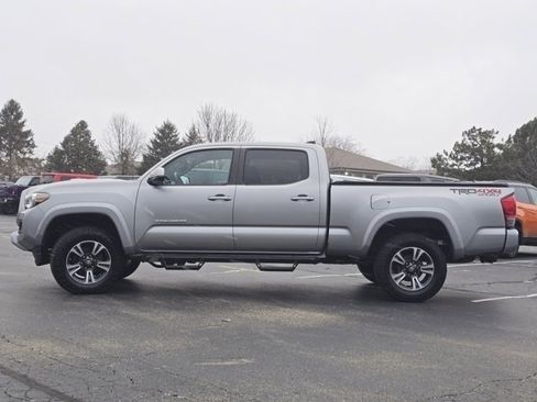 Used 2017 Toyota Tacoma TRD Sport image 27