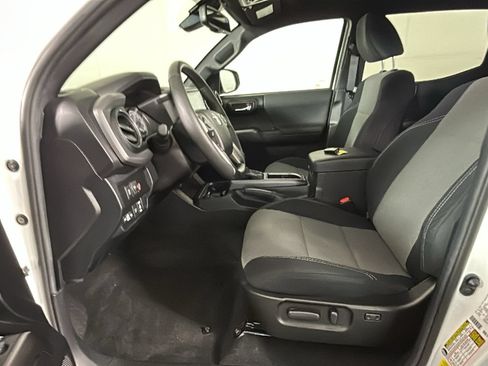 Used 2021 Toyota Tacoma TRD Off-Road AWD/4WD image 14