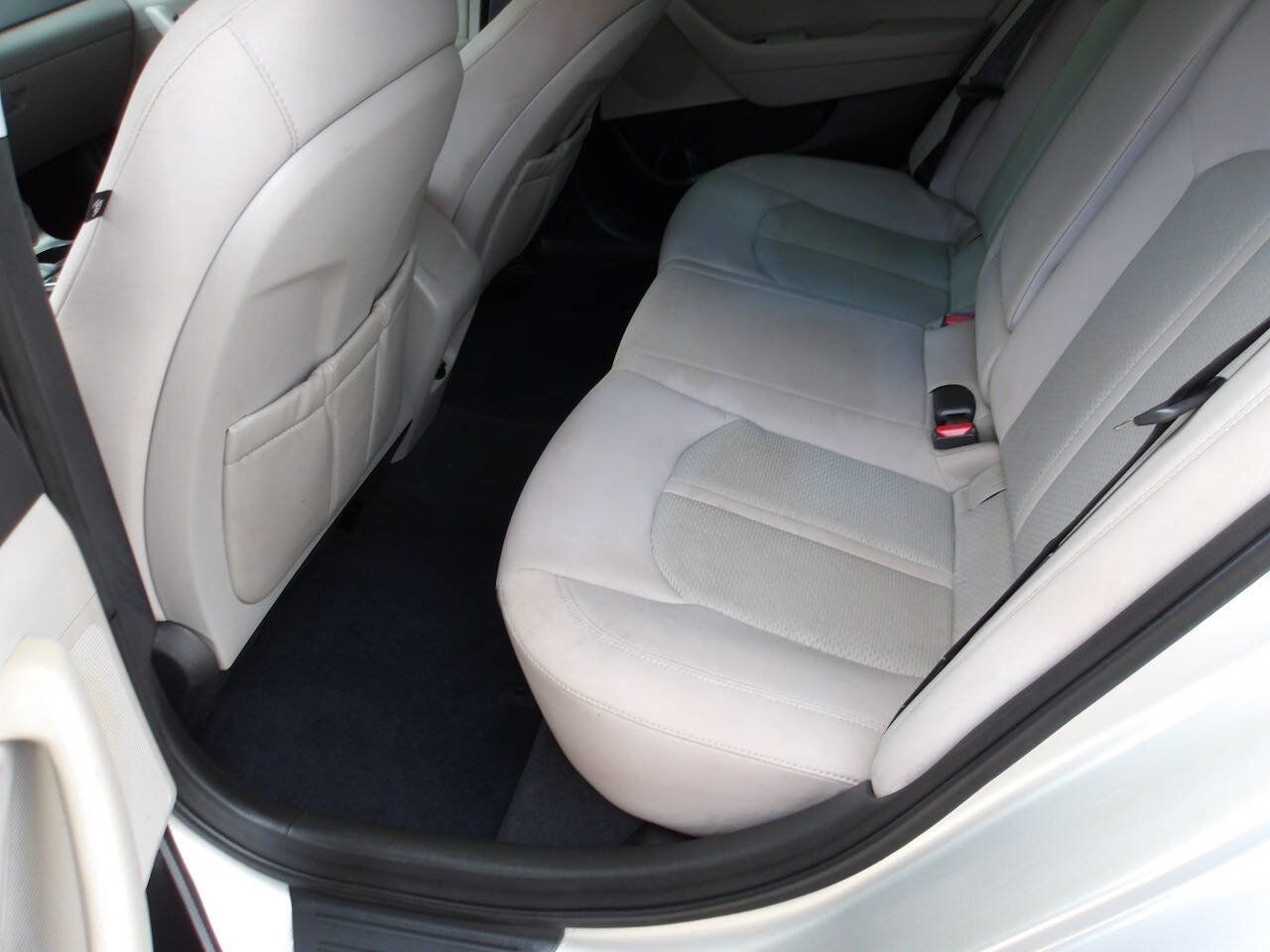 Used 2015 Hyundai Sonata SE w/ Option Group 02 FWD image 22