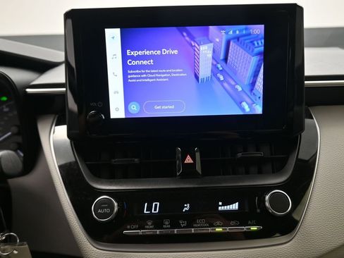 Used 2025 Toyota Corolla LE FWD image 8