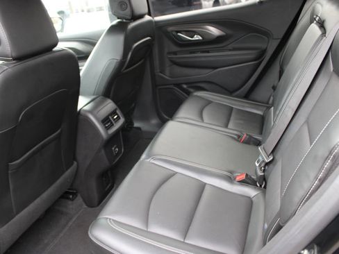 Used 2024 GMC Terrain SLT image 18