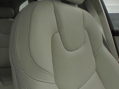 New 2026 Volvo XC60 T8 Ultra w/ Protection Package Premier AWD/4WD image 32
