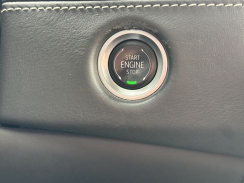 Certified 2025 Cadillac Escalade ESV V AWD/4WD image 33