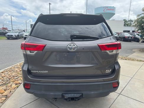 Used 2018 Toyota Highlander XLE AWD/4WD image 7