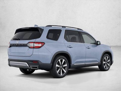 Used 2023 Honda Pilot Touring image 7