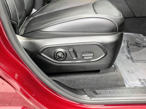 Used 2024 Jeep Grand Cherokee L Limited w/ Luxury Tech Group II image 31