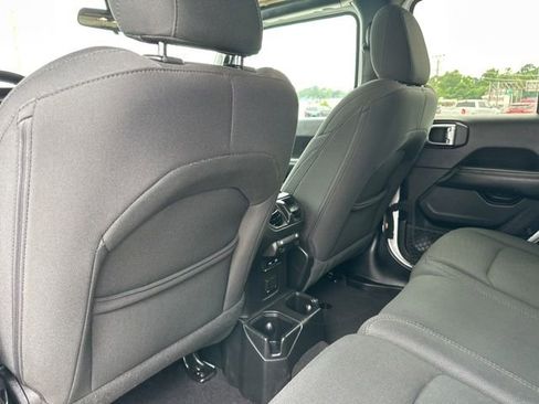 Used 2020 Jeep Wrangler Unlimited Sahara AWD/4WD image 26