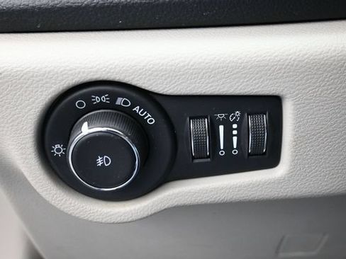 Used 2020 Chrysler Pacifica Limited FWD image 26
