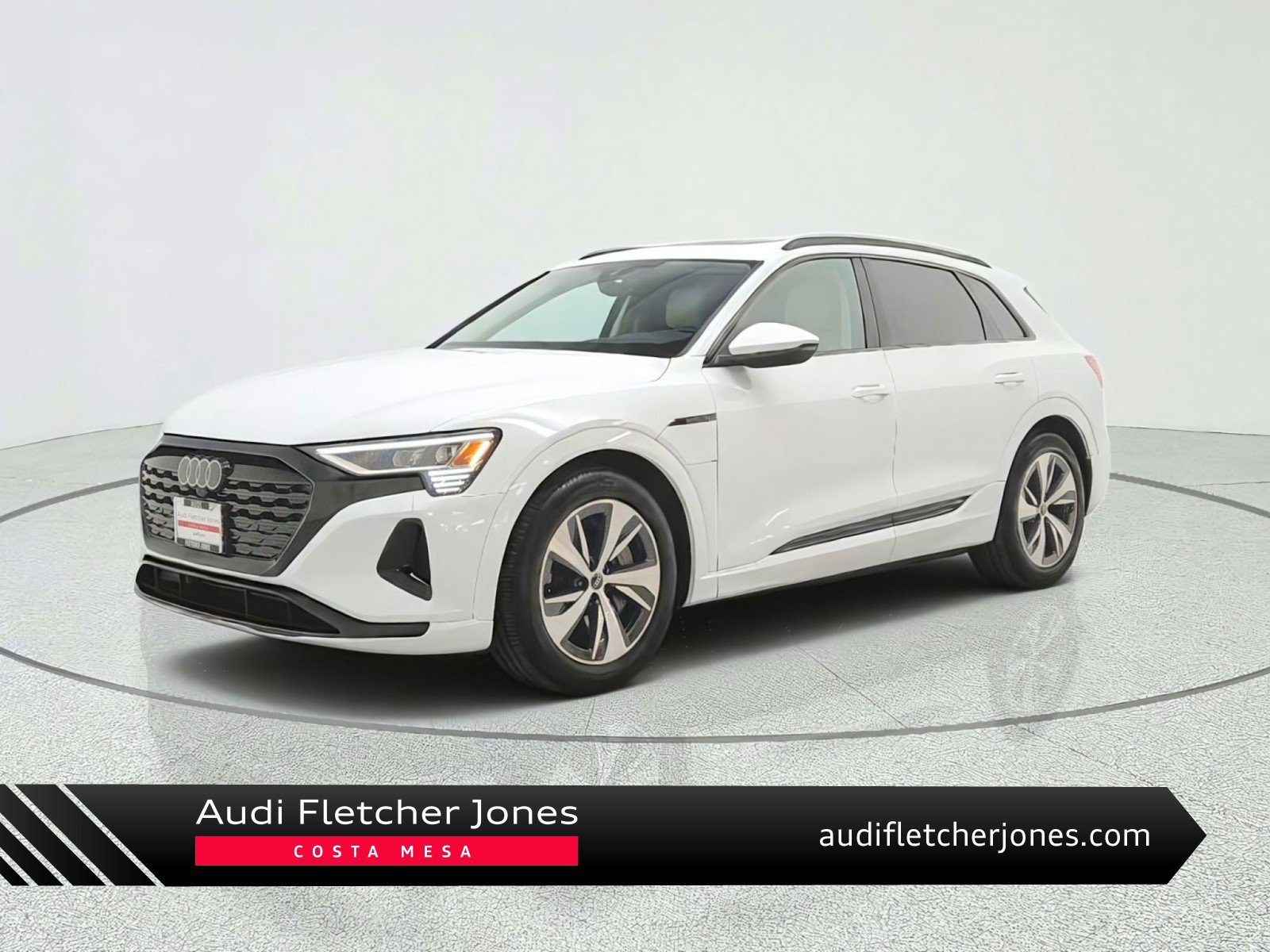 Used 2024 Audi Q8 e-tron Premium AWD/4WD image 1