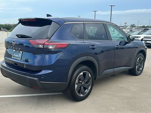 Used 2025 Nissan Rogue SV AWD/4WD image 12