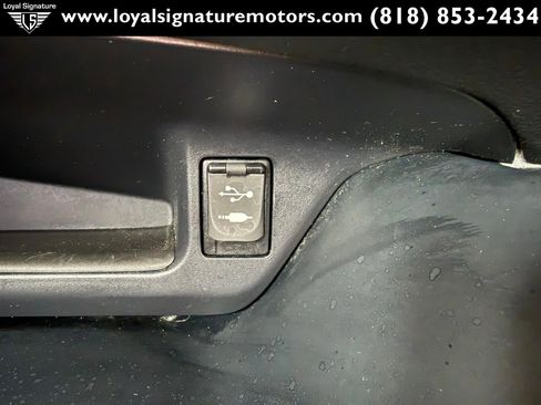 Used 2018 Toyota C-HR XLE FWD image 23