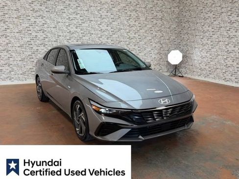 Certified 2025 Hyundai Elantra SEL FWD image 1