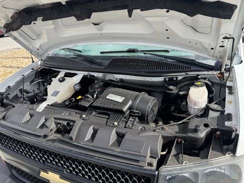 Used 2018 Chevrolet Express 2500 image 16