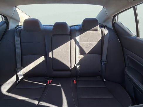 Used 2024 Nissan Altima 2.5 SV image 12