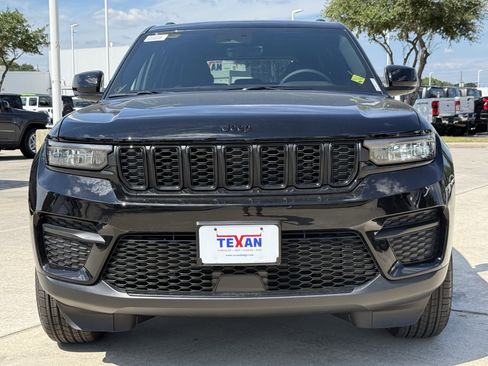 New 2025 Jeep Grand Cherokee Altitude image 7