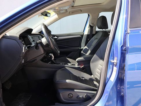 Used 2024 Volkswagen Jetta SE FWD image 8