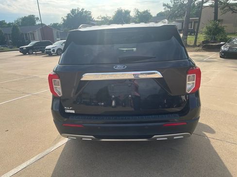Used 2021 Ford Explorer XLT w/ Equipment Group 202A RWD image 4