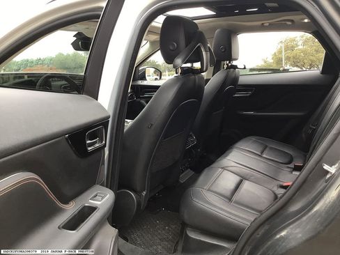 Used 2019 Jaguar F-PACE Prestige image 13