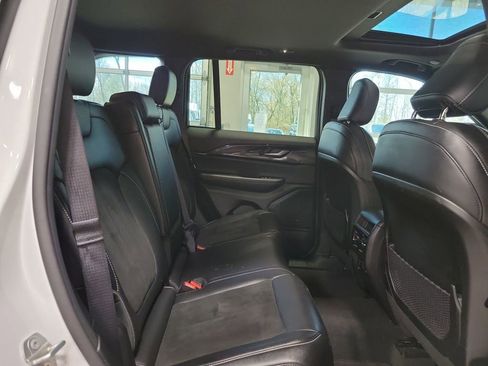 Used 2023 Jeep Grand Cherokee Altitude image 15