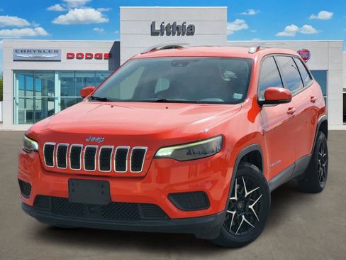 Used 2021 Jeep Cherokee Latitude FWD image 1