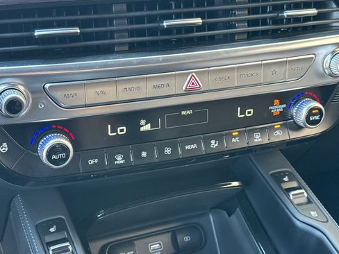 Used 2022 Kia Telluride SX w/ SX Prestige Package AWD/4WD image 18