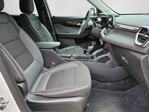 Used 2025 Chevrolet TrailBlazer LT AWD/4WD image 19