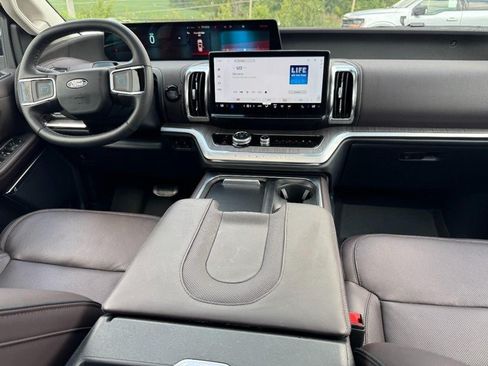 Used 2026 Ford Expedition Max Platinum w/ Platinum Ultimate Package AWD/4WD image 13