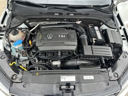 Used 2017 Volkswagen Jetta GLI image 30