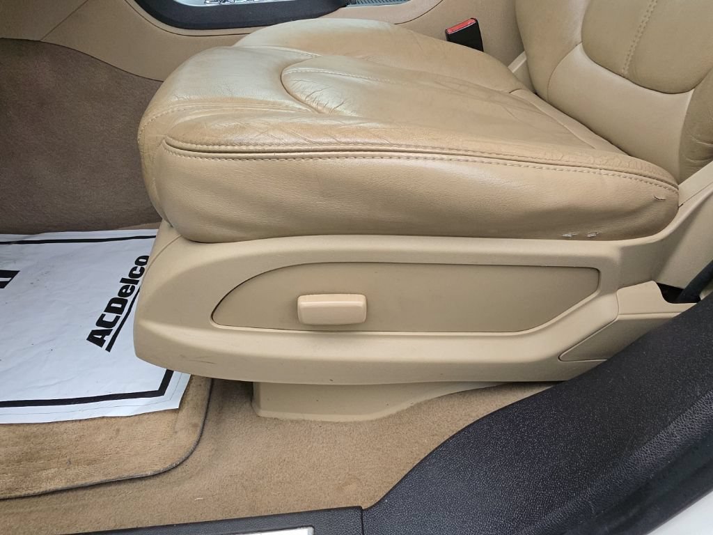 Used 2010 GMC Acadia SLT FWD image 19