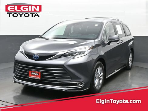 Used 2025 Toyota Sienna Limited AWD/4WD image 1