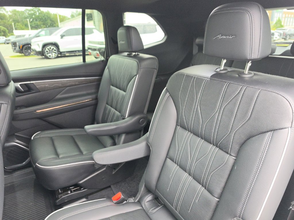 Used 2025 Buick Enclave Avenir w/ Super Cruise Package FWD image 11