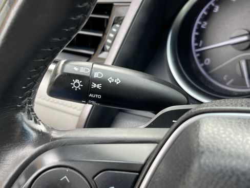 Used 2018 Toyota Camry SE image 32