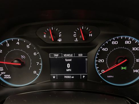 Used 2018 Chevrolet Equinox LS FWD image 16