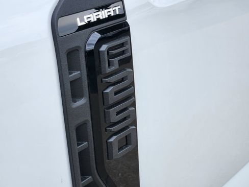 New 2026 Ford F250 Lariat w/ Black Appearance Package AWD/4WD image 11