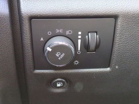 Used 2018 Jeep Grand Cherokee Altitude image 21