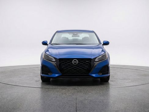 Used 2025 Nissan Altima 2.5 SV image 2