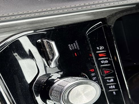 Used 2024 Jeep Wagoneer L Series II w/ Flexible Seating Group image 27