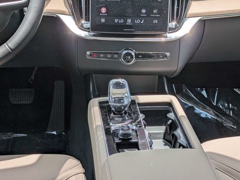 New 2026 Volvo XC90 T8 Plus w/ Protection Package Premier AWD/4WD image 22