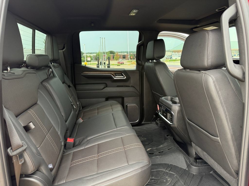 Used 2024 Chevrolet Silverado 1500 High Country w/ High Country Premium Package AWD/4WD image 40