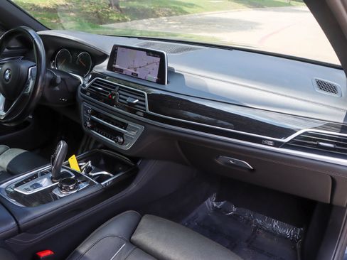 Used 2019 BMW 750i w/ Executive Package RWD image 24