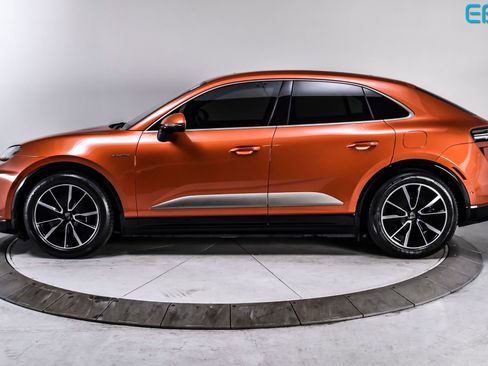 Used 2024 Porsche Macan Turbo Electric AWD/4WD image 3