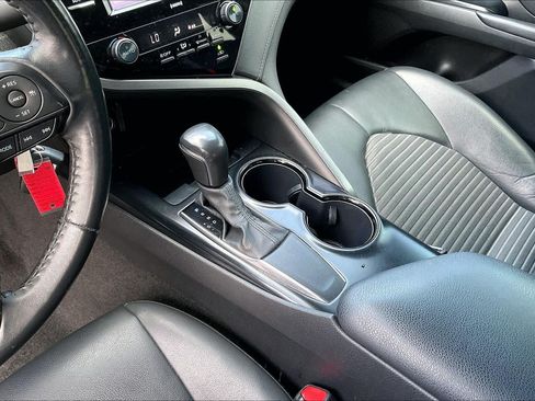 Used 2020 Toyota Camry SE w/ Carpet Mat Package FWD image 16