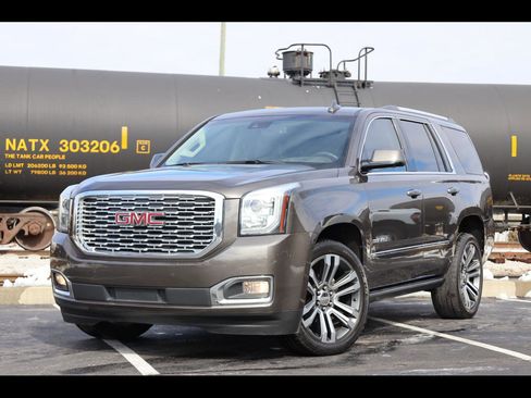 Used 2019 GMC Yukon Denali w/ Denali Ultimate Package image 2