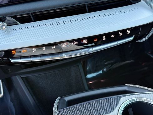 Used 2025 Cadillac Optiq Sport 1 w/ LPO, Floor Liner Package AWD/4WD image 37
