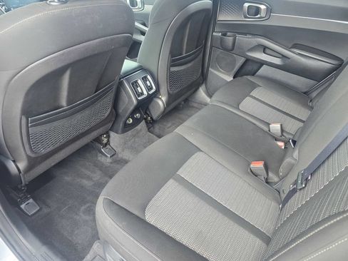 Used 2022 Kia Sorento LX FWD image 13