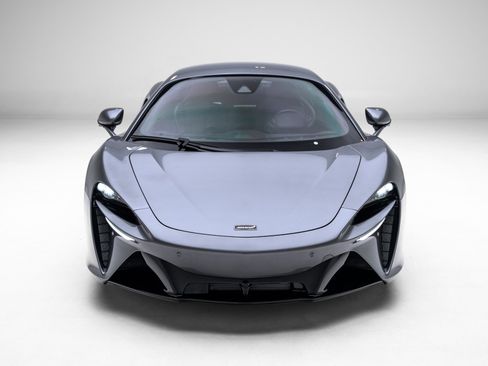 Used 2023 McLaren Artura RWD image 12