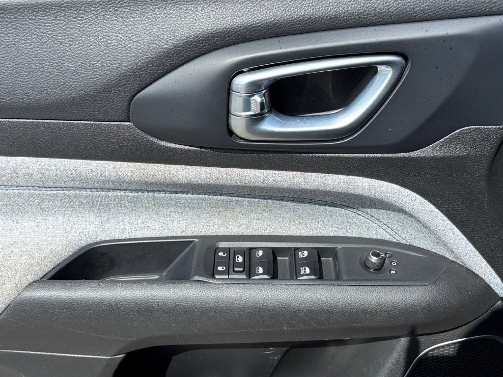 Used 2024 Jeep Compass Latitude AWD/4WD image 23