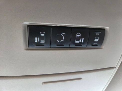 Used 2014 Chrysler Town & Country Touring w/ Driver Convenience Group FWD image 34