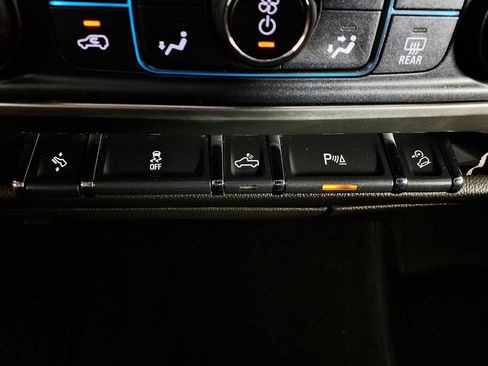 Used 2018 Chevrolet Silverado 1500 LT w/ Texas Edition AWD/4WD image 21