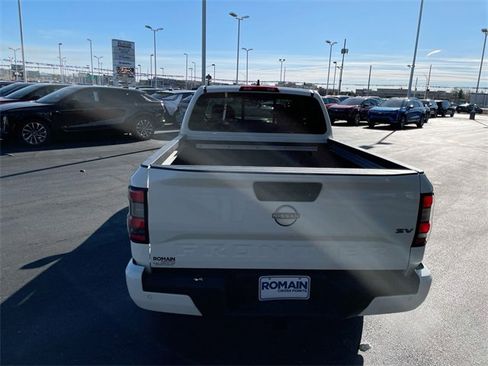 Used 2024 Nissan Frontier SV w/ SV Convenience Package image 4